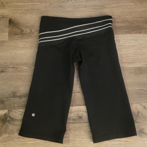 Lululemon Reversible Crop - Picture 2 of 4